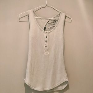 We The Free tank w/ buttons 🤍